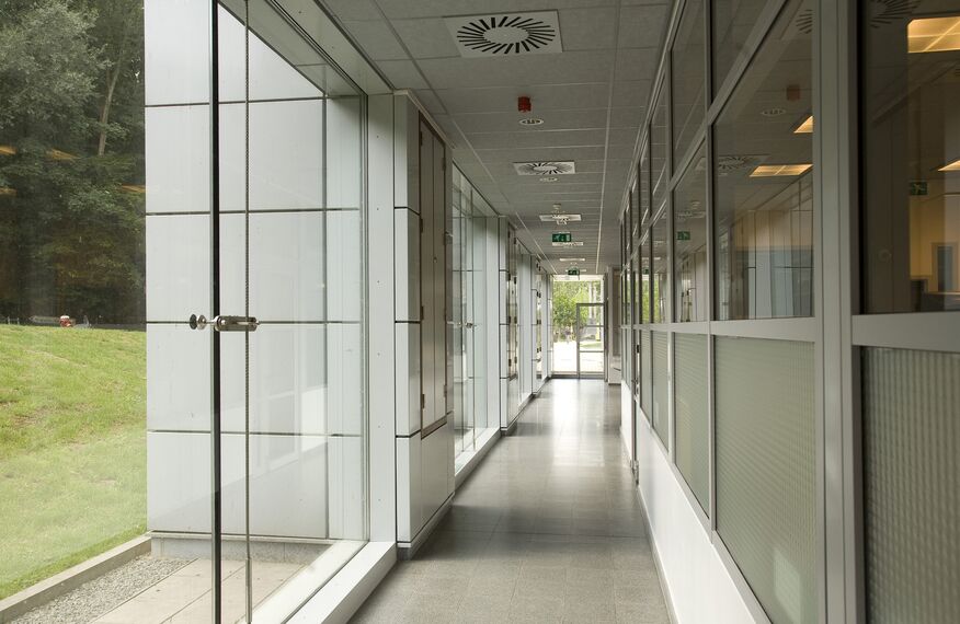 ConceptWall 50 Murs rideaux - Research/Engineering centre Laboratorium St Luc situé à Brussels, Belgique