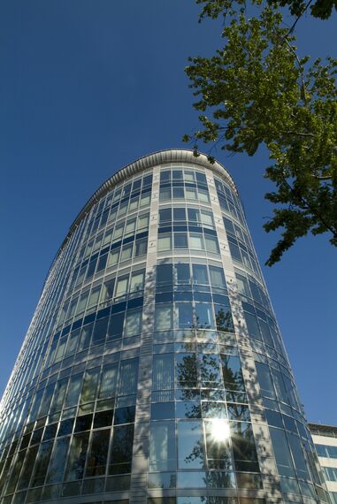 ConceptWall 50 Fassaden und BriseSoleil 100 Sonnenschutz - Office building Trinity Park II ansässig in Warsaw, Polen