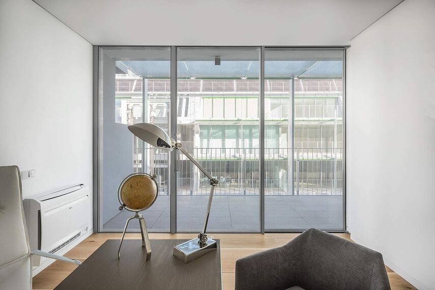 HiFinity Sistemi scorrevoli, ConceptSystem 59Pa Porte, ConceptWall 50 Facciate continue e SlimLine 38 Ferro Finestre - Complesso di appartamenti Prata Riverside village situato in Lisbon, Portogallo