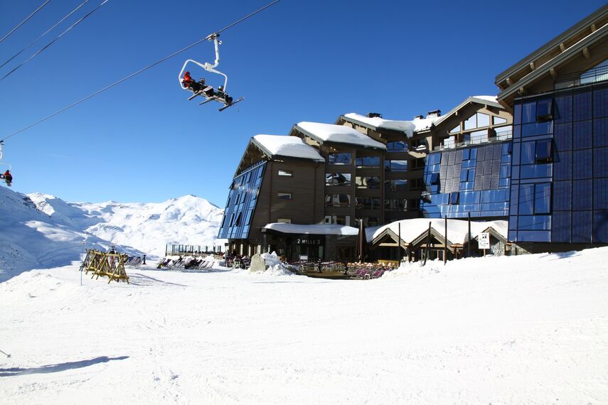 CW 60-Solar Facciate continue - Hotel Altapura situato in Val Thorens, Francia