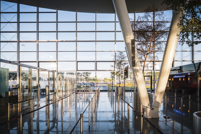 ConceptWall 60 Fassaden, ConceptSystem 77 Fenster, ConceptSystem 59Pa Fenster, ConceptWall 50 Fassaden, CW 50-FP Fassaden und CW 50-SG Fassaden - Airport MPL Passenger Terminal ansässig in Wrocław, Polen