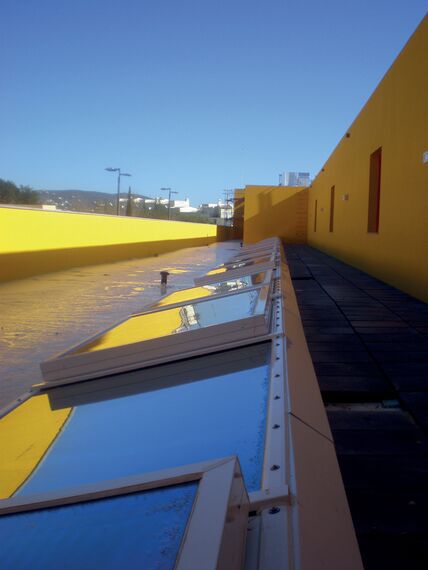 BriseSoleil 100 Sonnenschutz, ConceptWall 50 Fassaden und ConceptRoof 120 Wintergärten - College/University School Almancil ansässig in Almancil, Portugal