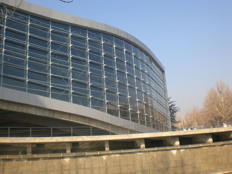 BriseSoleil 100 Brise Soleil et ConceptWall 50 Murs rideaux - Cinema Mellat Park cineplex situé à Tehran, Iran