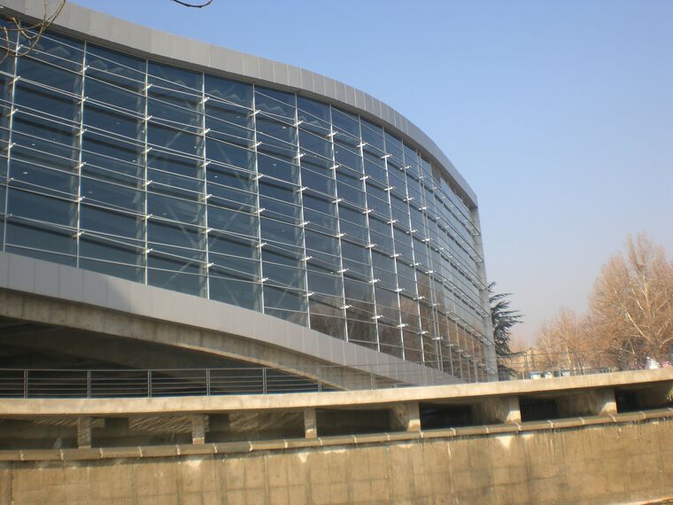 BriseSoleil 100 Sonnenschutz und ConceptWall 50 Fassaden - Cinema Mellat Park cineplex ansässig in Tehran, Iran