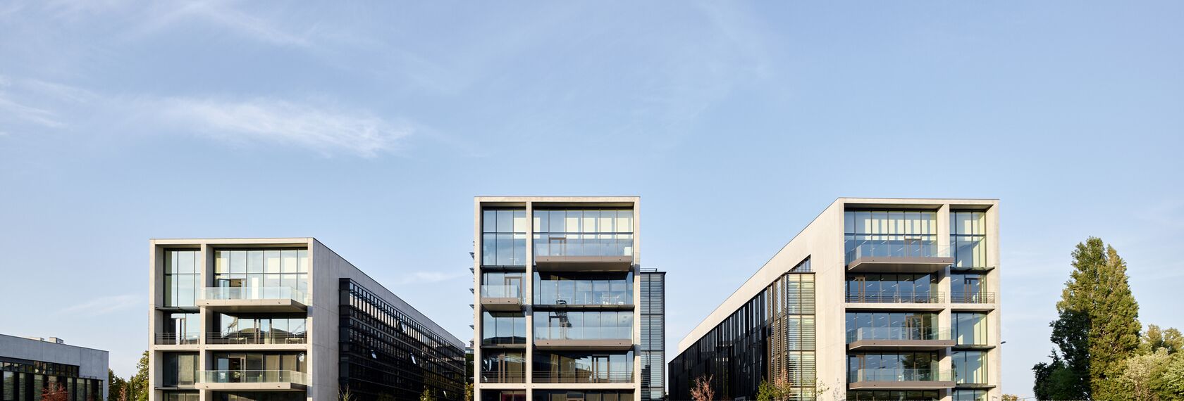 ConceptWall 86 Fassaden, ThermoSystem 68 Fenster, ConceptWall 50 Fassaden und TS 68-HV Fenster - Office building Jardins du Lou ansässig in Lyon, Frankreich